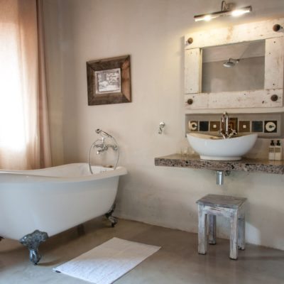 Bayete bathroom suite