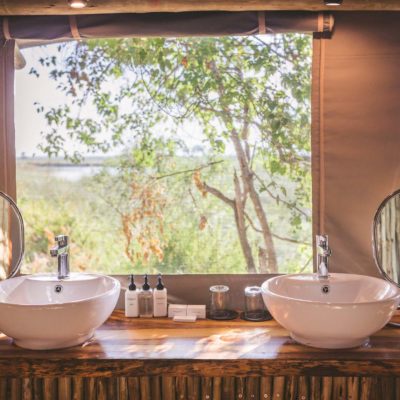 Camp-Xakanaxa-Family-Room-Bathroom(3)
