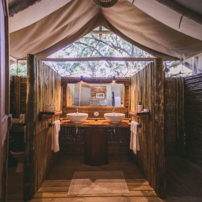 Camp-Xakanaxa-Guest-Tent-Bathroom (1)