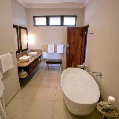Ilala LOdge bathroom 1