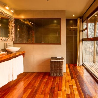 Leroo-La-Tau-Guest-Room-Bathroom