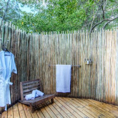 bathshoweroutside-oku-11243_hi-res